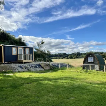 1 Bed Shepherds Hut-Sleeps 2-Free Parking-Mtn View