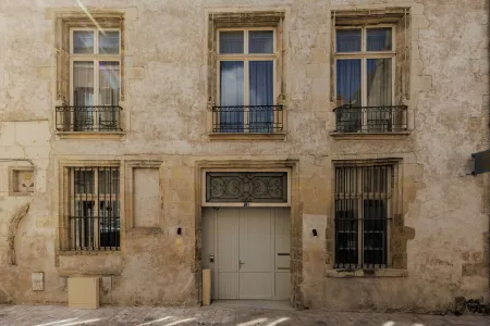 Hôtel Cloître - Entrée autonome, réception en ligne - Encore Mieux