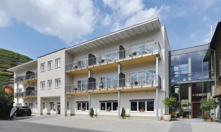 Landhotel Sanct Peter Отели в г. Бад-Нойенар-Арвайлер