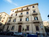 Palermo Gallery Hotels near The Praetorian Fountain