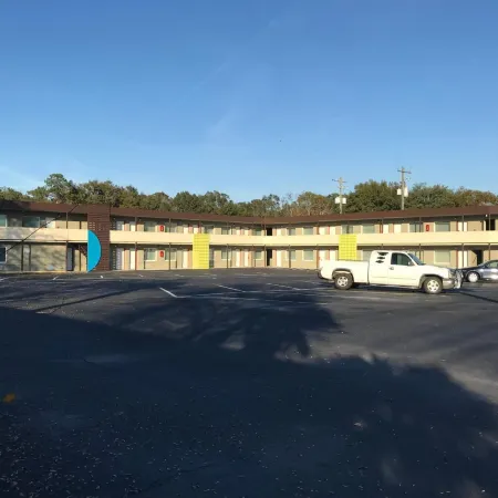 Oasis Inn
