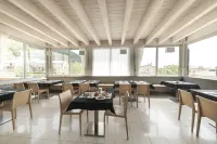 Hotel Miramonti Enoteca فنادق في Solagna