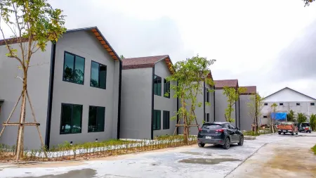 Lan Lay Resort Отели в г. Khlong Yai