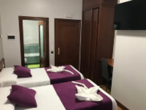 Pensión la Salve Hotels in Uribarri