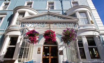 Evans Hotel