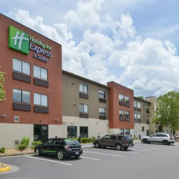 Holiday Inn Express & Suites RALEIGH NE - MEDICAL CTR AREA by IHG