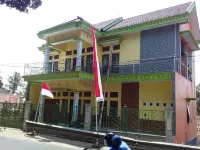 Mas Dylan Homestay Hotels in Sukapura