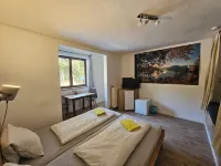 Karawanken Lodge Hotels in Treffen