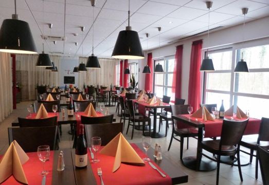 3. DC 호텔 샤를..