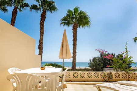 R2 Maryvent Beach Apartments Отели в г. Коста Кальма