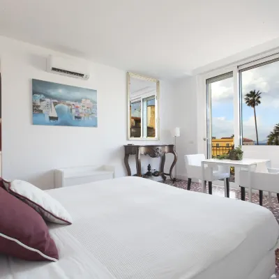 Sorrento Apartments Hotels near Marameo Beach