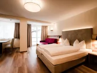 Aparthotel Dorfplatzl B&B Hotels in Tux