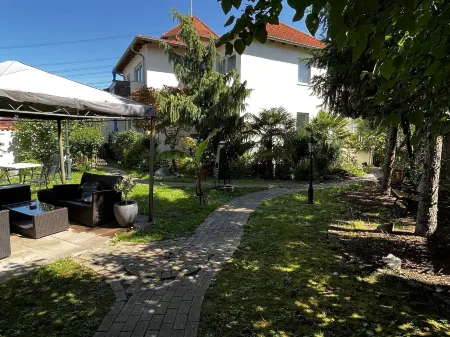 Residenz Royal Отели рядом с достопримечательностью «FKK Strand Kollersee»