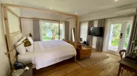 La Paris Estate