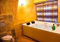 Cappadocia Cave House - Hot Tub