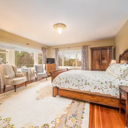Dashwood Manor Seaside Bed & Breakfast