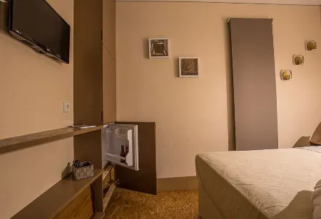 Alluar Lodge Отели в г. Ангра-ду-Эроижму