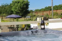 Bunny Meadows Holiday Farmhouse Near Carmarthen & Pembrokeshire Hotels in Llangynog