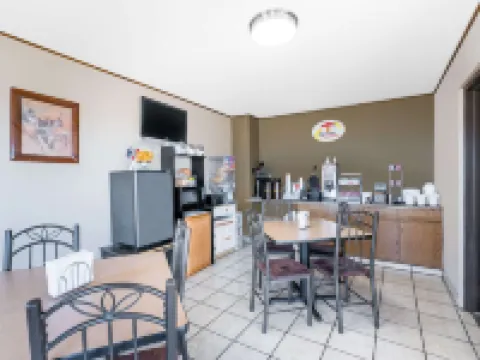 Super 8 by Wyndham Bowman Hotels in Bowman
