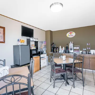 Super 8 by Wyndham Bowman