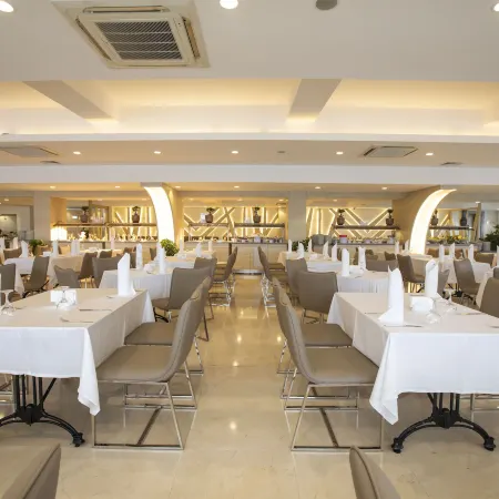Falcon Hotel