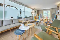 Résidence Pierre & Vacances le Green Beach Hotels in Commes