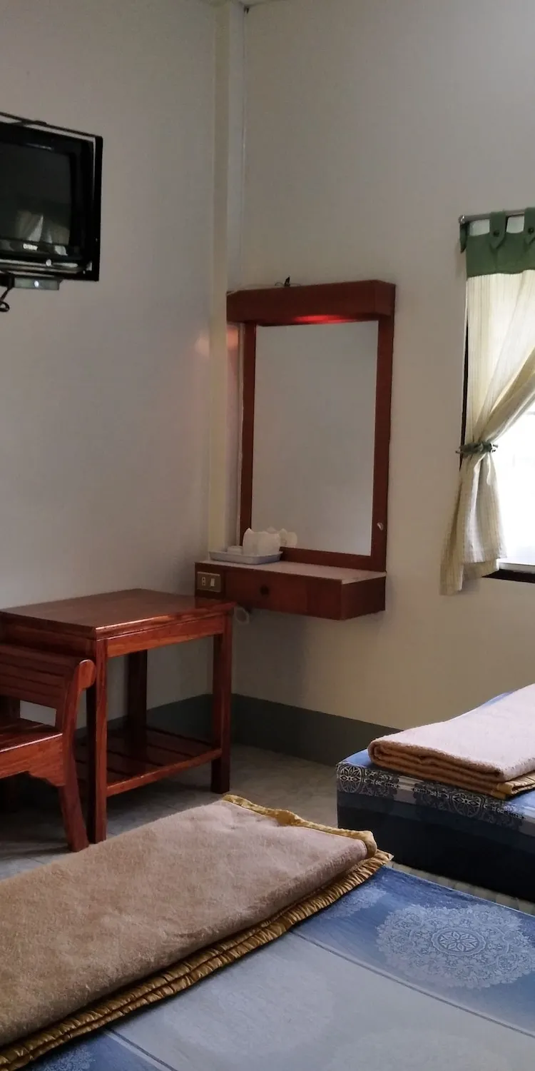 ห้องมาตรฐานเตียงแฝดพร้อมเครื่องปรับอากาศ
