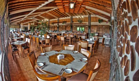 El Establo Mountain Hotel Отели рядом с достопримечательностью «San Luis Waterfall»