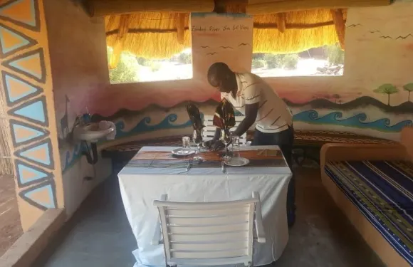 西蒙加村背包客旅館及咖啡廳