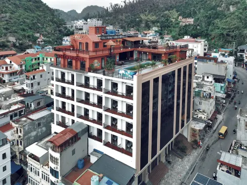 Viet Hoa Hotel & Residence Cat Ba - Rooftop Pool - Bergblick