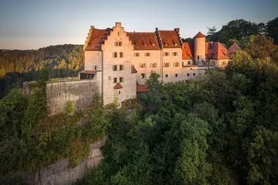 Burg Rabenstein Hotels in der Nähe von Schwalbenloch Höhle