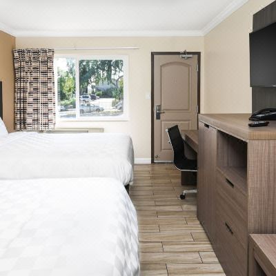 Deluxe Room-2 Queen Beds Sea Rock Inn - Long Beach Promo Code