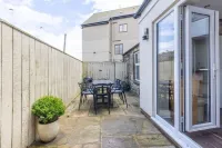 Grove Cottage - North East Escapes Hotels in Bamburgh