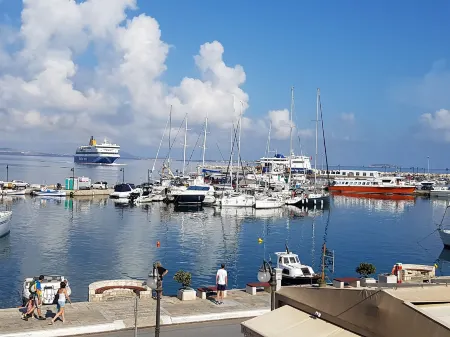 Amazeu Naxos Отели рядом с достопримечательностью «Археологический музей Наксоса»