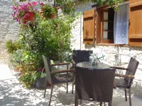 Charalambos Holiday Cottage Hoteles cerca de Drapia Horse Farm