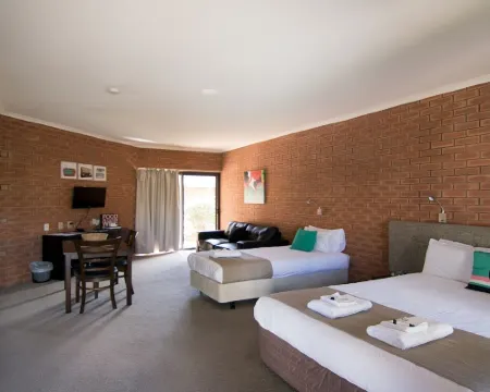 Ashleigh Court Motor Inn Hotels in Mulwala