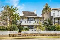 The North Shore Hotel Hotels near Taronga Zoo Sydney