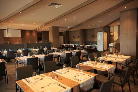 Radisson Blu Abidjan Airport Отели рядом с Аэропорт Феликс Уфуэ-Буаньи