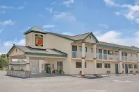 Super 8 by Wyndham Shelby Hotels near Strings Attached