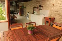 La Massonnière Chambres d'hôtes Hotels in Mondion