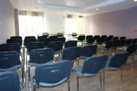 Brit Hotel Vannes - Theix Golfe du Morbihan فنادق في Ambon
