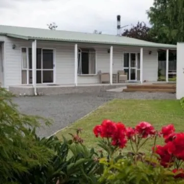 Mountain Chalets Motel