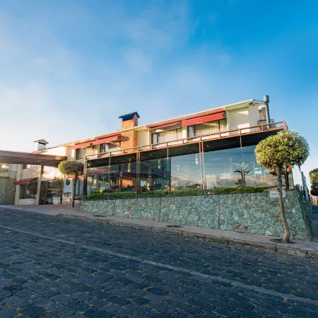 Quindeloma Art Hotel And Gallery