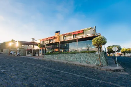 Quindeloma Art Hotel And Gallery