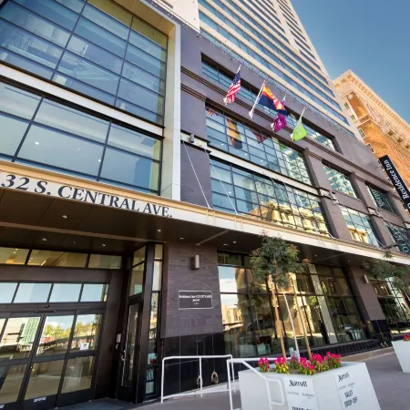 Courtyard Phoenix Downtown Отели рядом с достопримечательностью «Коппер-сквер»