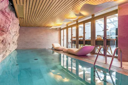 Hôtel B55 Отели рядом с достопримечательностью «Катакомбы Парижа»