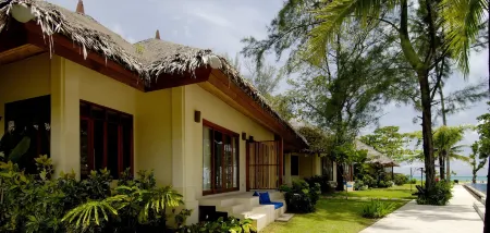 Bangsak Village - Adults Only Отели рядом с достопримечательностью «Pak Weep Beach»