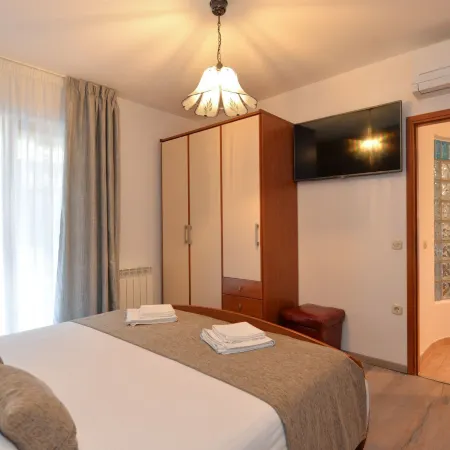 Apartments Elvis 1299 Hotels in Vrsar