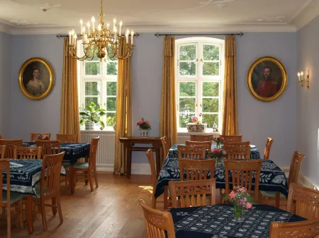 Landhaus Schloss Kölzow Отели в г. Царневанц