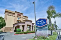 Hampton Inn & Suites Pittsburg Hôtels à proximité de : Dougherty Station Library - Contra Costa County Library